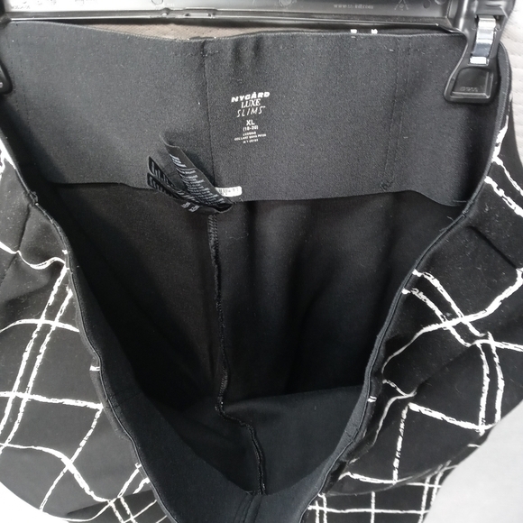 Nygard luxe slims legging sz XL (18-20) black/whit - Picture 5 of 8